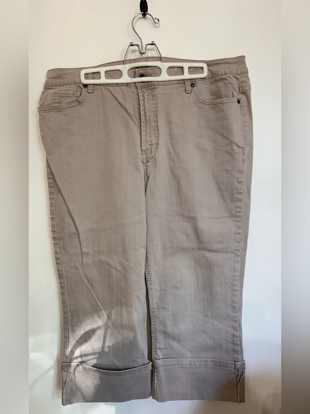 JONES & CO CAPRIS WITH FOLDED HEM
